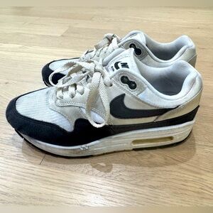 Nike Wmns Air Max 1 'White Black'. Size 7.5